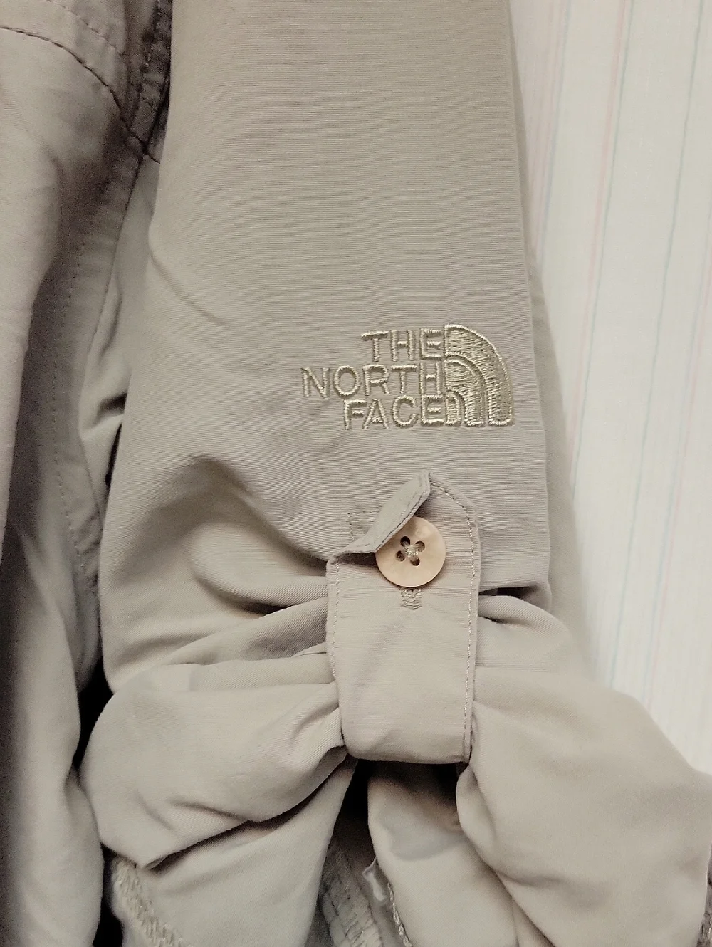 The North Face Light Taupe Button-Up Utility Shirt Men's Medium Gorpcore Hiking